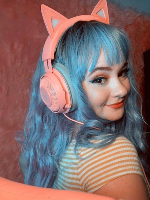 What you playing tonight??   #gamergirl #FridayFeeling https://t.co/dj9KiOMSvj<a href="/tag/gamergirl"class="tags">#gamergirl</a><a href="/tag/fridayfeeling"class="tags">#FridayFeeling</a>