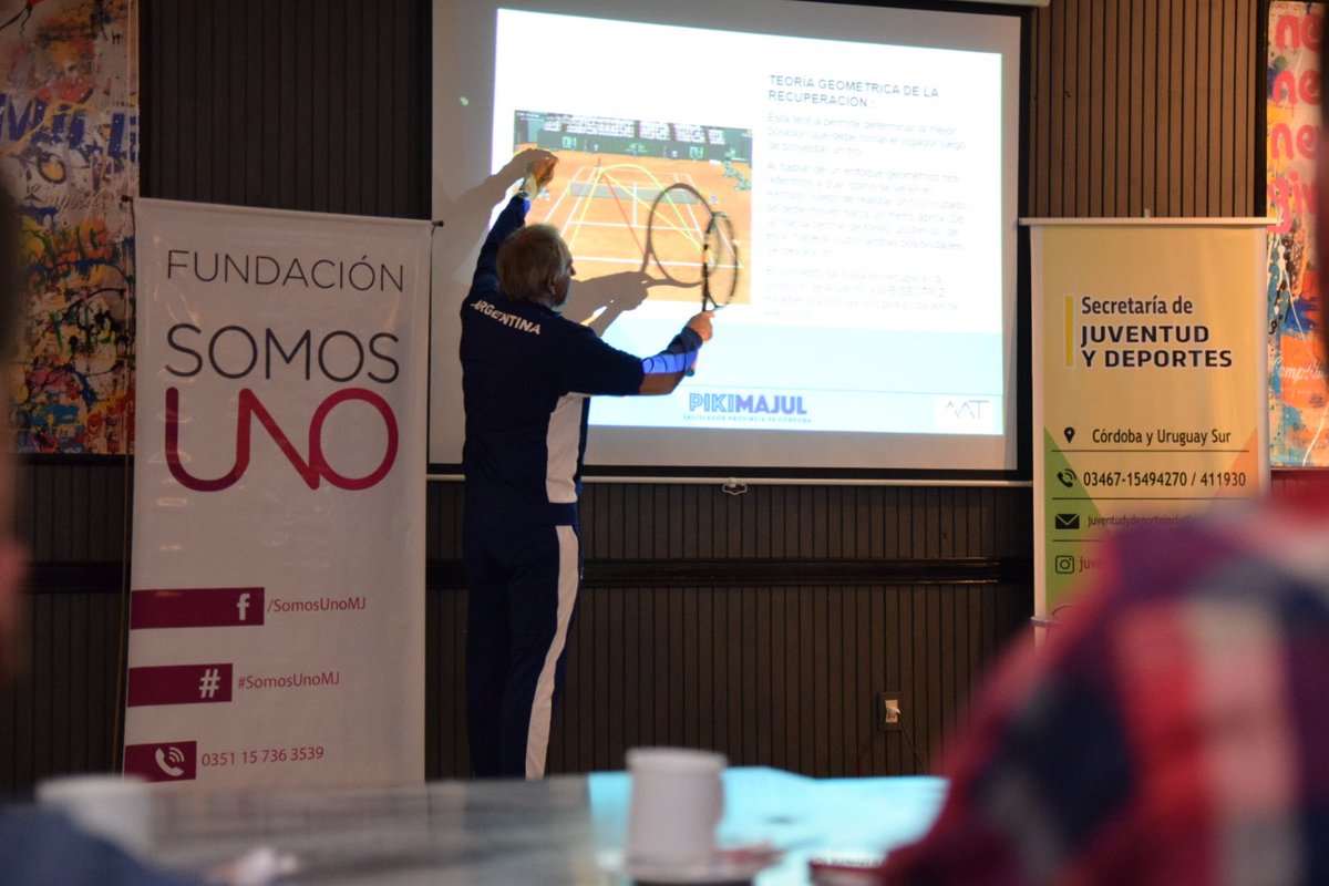 PikiMajul's tweet photo. Clínica de tenis a cargo de mi asesor en #DesarrolloDeportivo profe Guille Di Giusto para seguir acompañando la producción deportiva. 

Aprovechando la presentación del libro en el secundario de #Inriville esta mañana respondimos a la solicitud del profe Alfonso de #Almafuerte. https://t.co/D4u35c2YfR