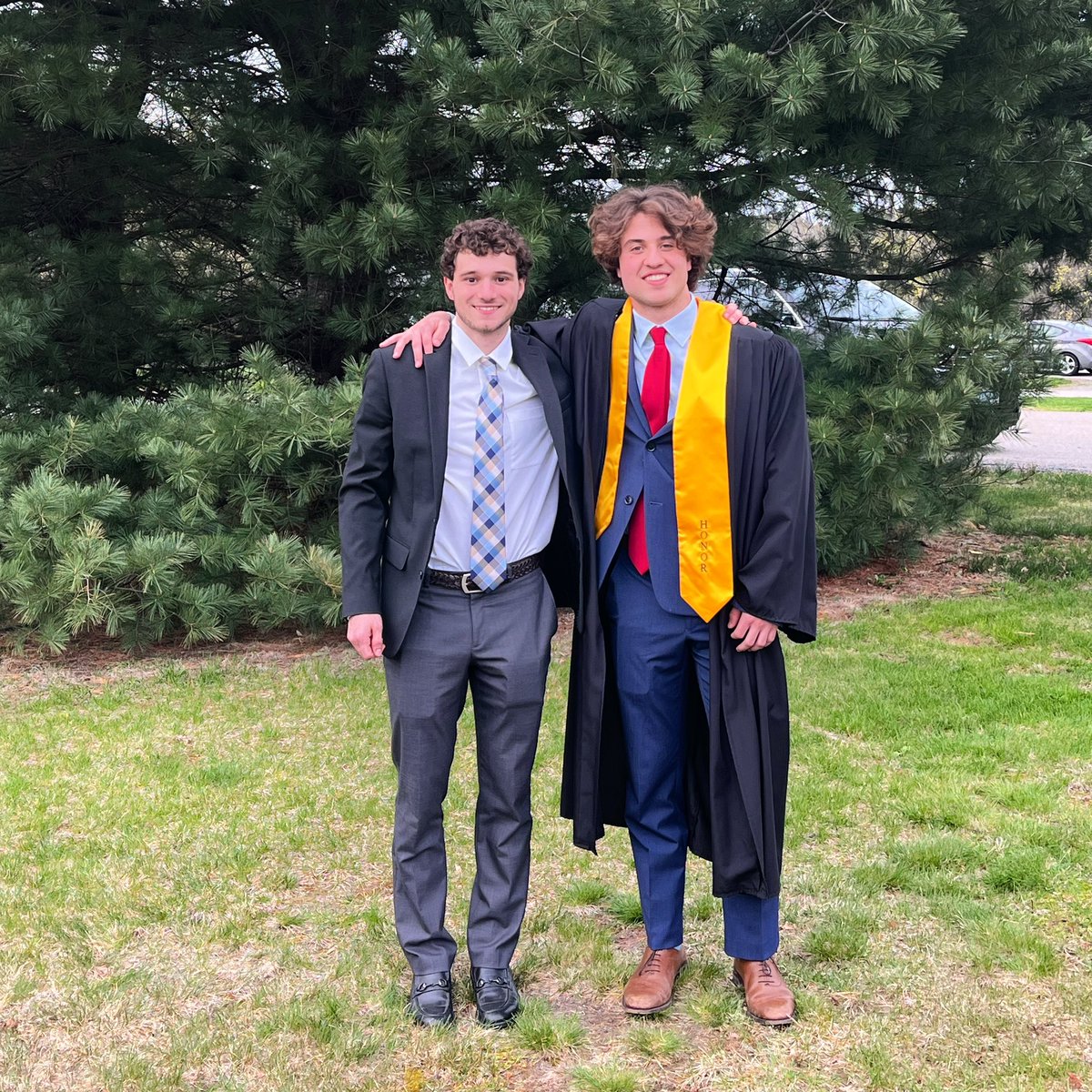 Congratulations to Captain Leo Piandes’22 for his induction into the National Honor Society! Well deserved for his hard work off the field.

He joins fellow Captain Sutton Ursillo ‘22, who was recognized in the spring of 2021.
#trusttoughnesstradition #gorams #academicweapons