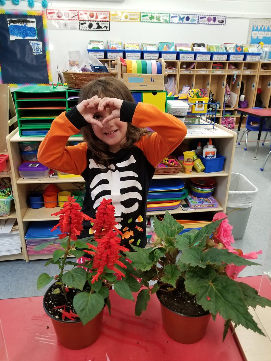 MrsHerrellPreK's tweet photo. Happy Mother's Day to all! Thank you, moms, for what you do! 💗🌷 We made gifts to show our mothers how much we love them! Also, special shout out to our PTA for the awesome Flower Sale! The flowers were all gorgeous! 💐 @jamesburgpta @KrisDeFazio @LynnZinser_5 @JenVanderburg https://t.co/Kddw45rPge