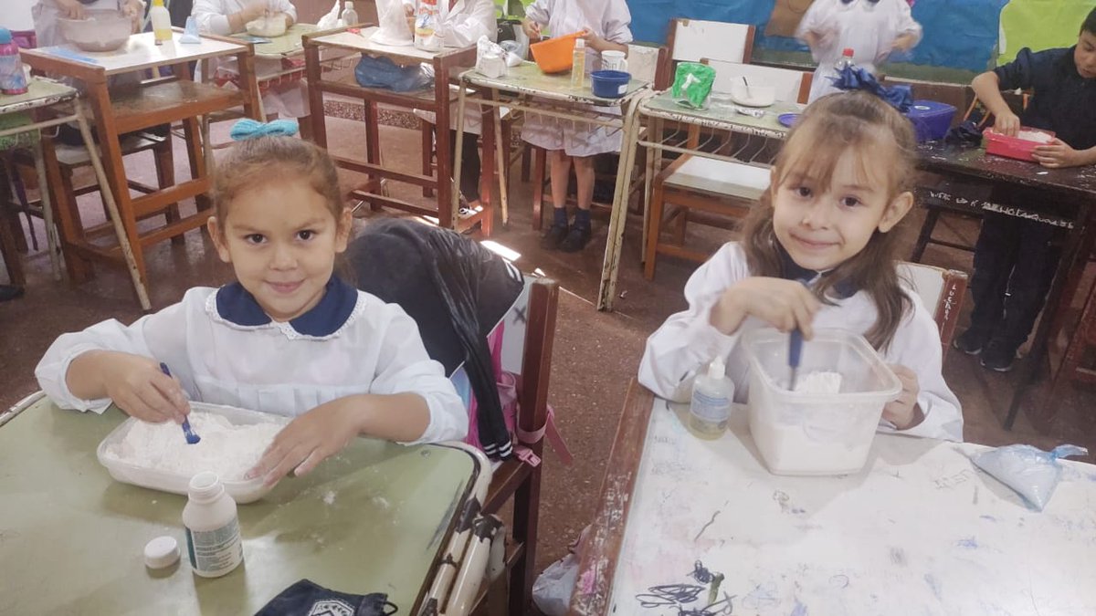 Eveebalm's tweet photo. Mis niñas 😍 #Alely #Ivana https://t.co/aiaVSERmKb
