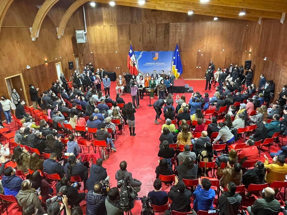 PortalNatales's tweet photo. Una extensa agenda tuvo el Presidente de la República @gabrielboric en la ciudad de Puerto Natales. Se reunió con autoridades locales, vecinos y medios de comunicación https://t.co/tdost8WLWh