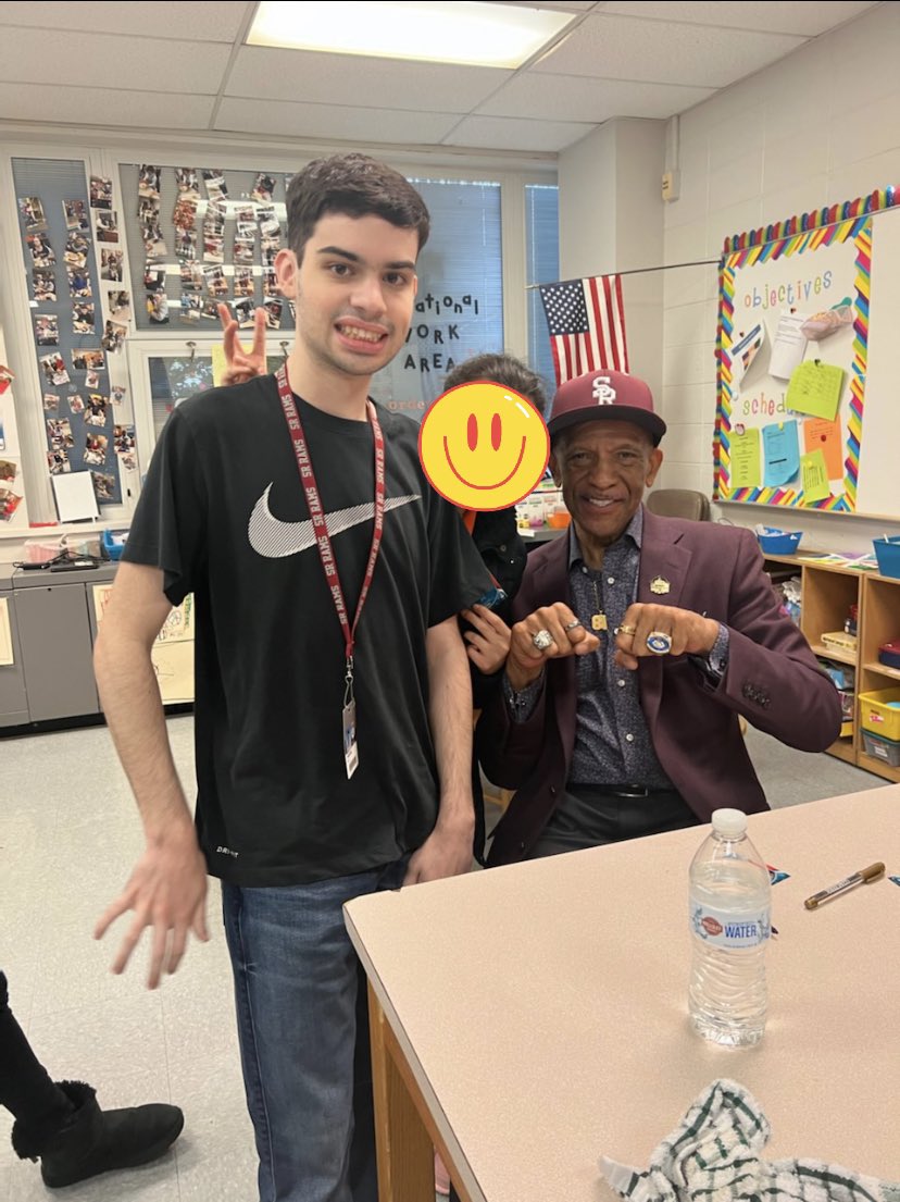 Welcome home…Local legend and hall of famer Drew Pearson came to talk to my students today!!! @88DrewPearson #football #cowboys #srhs #gorams #southriverhighschool https://t.co/sUXH8lkiRt