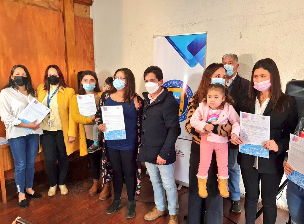 serviuohiggins's tweet photo. Cerramos una productiva jornada en #SanVicenteTT entregando #SubsidiosDS49 a 15 familias 👏👏Nuestra Directora (s) Daniela Soto Villalón, el alcalde Jaime González y autoridades comunales y regionales fueron parte del emotivo momento que concreta un nuevo paso hacia la 🏠propia https://t.co/OU2k9ifBuW