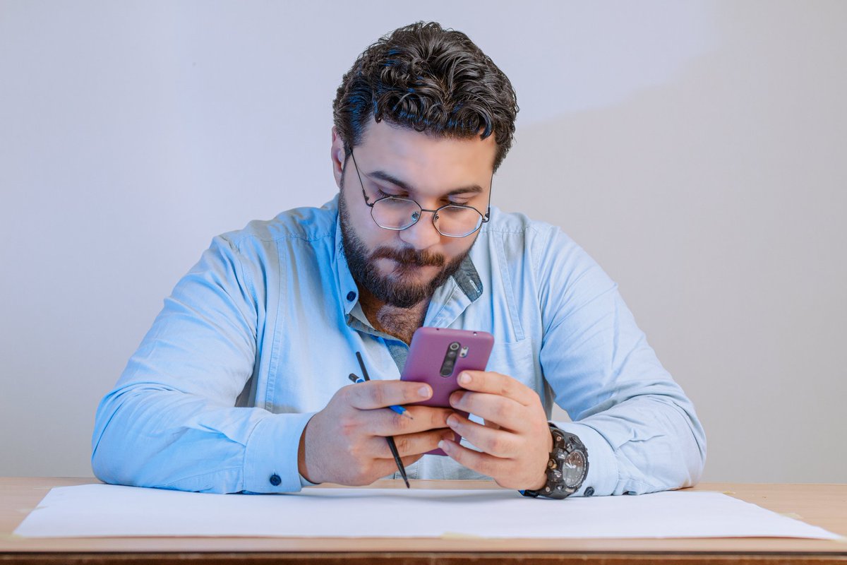 حيره إختيار الصوره اللي هتترسم بتاع كل مره  😂🤦🏻‍♂️