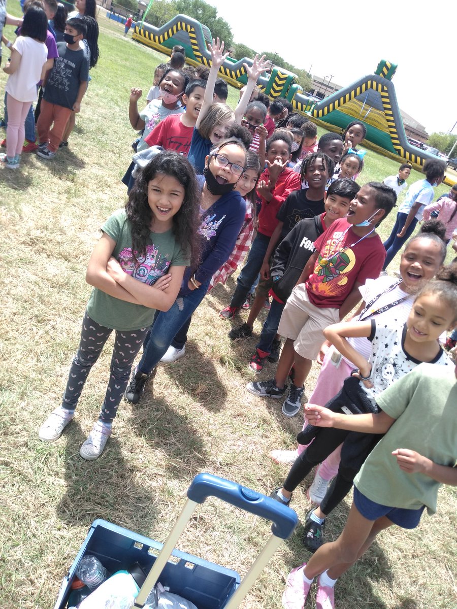 ManryMs's tweet photo. Day of Awesomeness!
#2ndtoNone
@SheridanCFISD https://t.co/1rTbyDmI8B