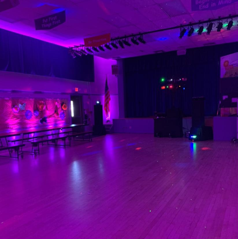 letsgoconejo's tweet photo. Family dance begins in 15 minutes. Don’t forget to wear your dancing shoes!! El baile familiar comienza en 15 minutos. ¡No olvides usar tus zapatos de baile! #letsgoconejo #oclm #familyengagement https://t.co/OoxrZHEUTP