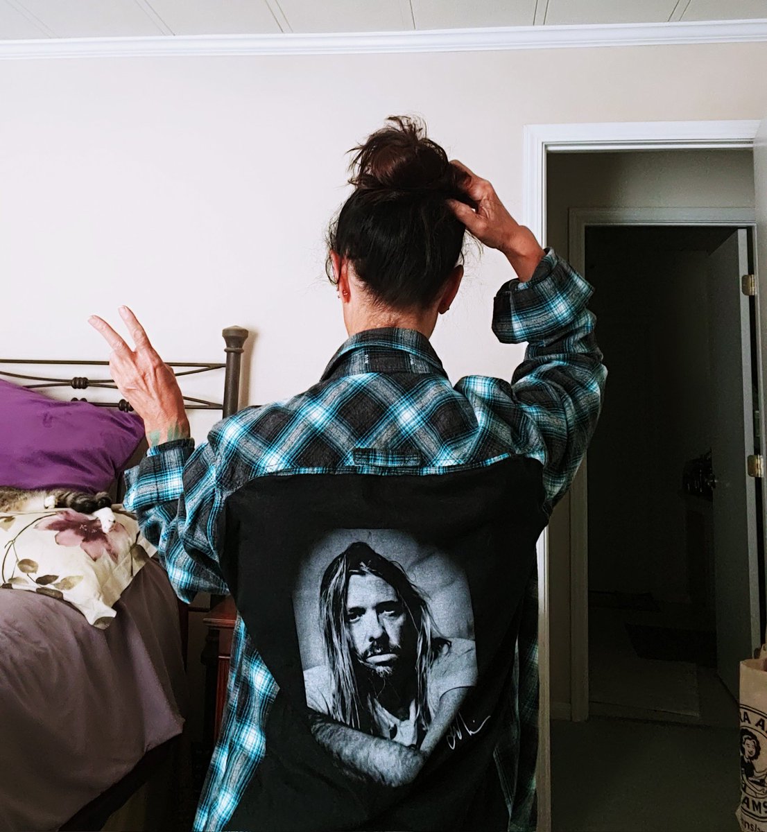 RubyStarrlight's tweet image. My badass custom shirt has arrived! @foofighters #taylorhawkins #drummer #oneofakind