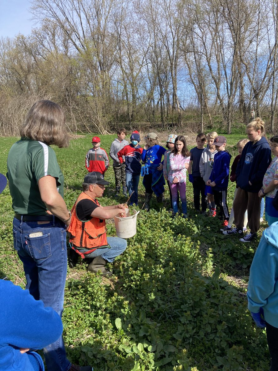 A great day to do a little community service with Mr. Jon Kart. Clearing Richmond Park of Garlic Mustard, an invasive plant. <a href="/CamelsHumpMS/">Camels Hump Middle School</a> <a href="/prideteamchms/">CHMS Pride Team</a> <a href="/mmuusdvt/">MMUUSD</a>