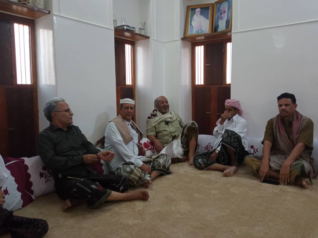 Shibam_Brigade's tweet photo. اثناء زيارته العيديه لألوية الجبال السود أركان المنطقة العسكرية الثانية يزور عضو مجلس النواب الشيخ محمد حسن بن عبد الرب العمودي ويلتقي بعدد من الوجهاء والمناصب والشخصيات الأجتماعية بمديرية دوعن

خاص : دوعن التوجيه المعنوي - المركز الإعلامي _ لواء شبام
https://t.co/JpjXS1TecF https://t.co/HP39p82zCN