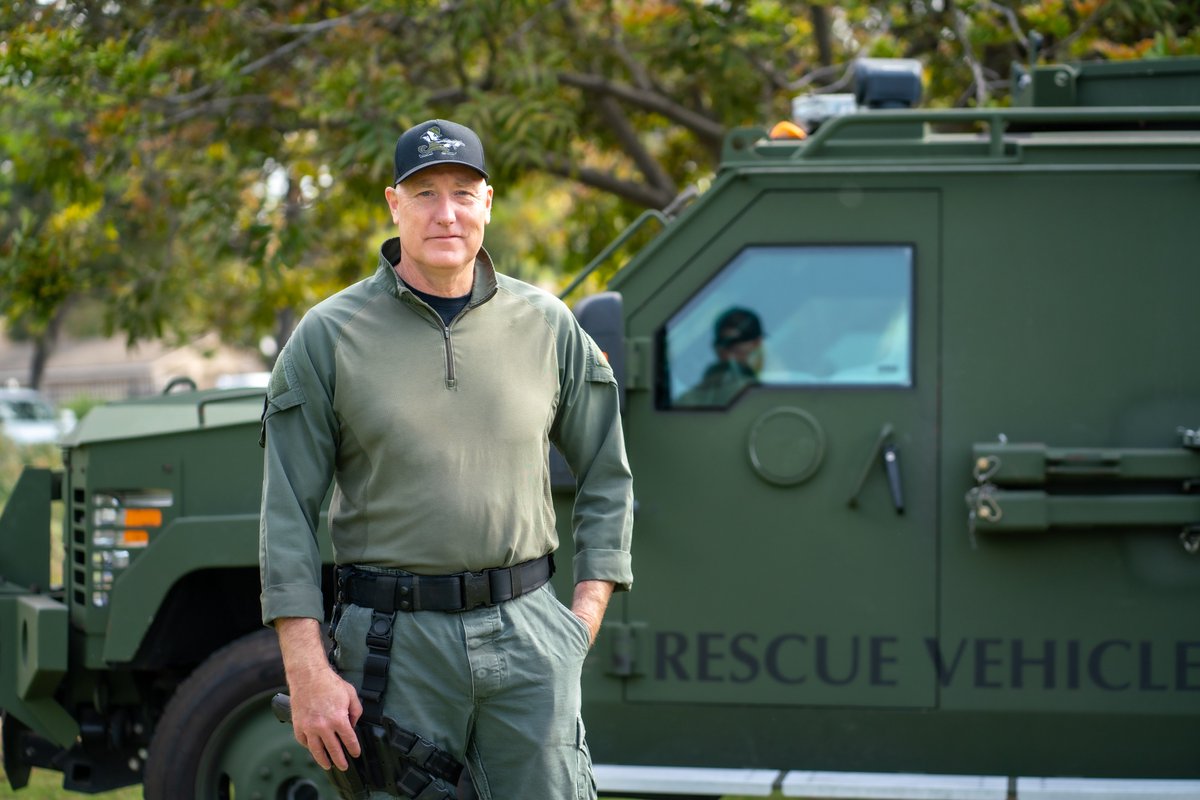 Ventura_PD's tweet photo. After 27 years of service, Commander Darrick Brunk enjoyed his last day at the Ventura PD💙Commander Brunk began his career w VPD in '95, promoting to Cpl in '01, Sgt in '10, &amp; Commander in '18. Thank you for your dedicated service to Ventura; enjoy your well deserved retirement! https://t.co/DhLTAe3OdR
