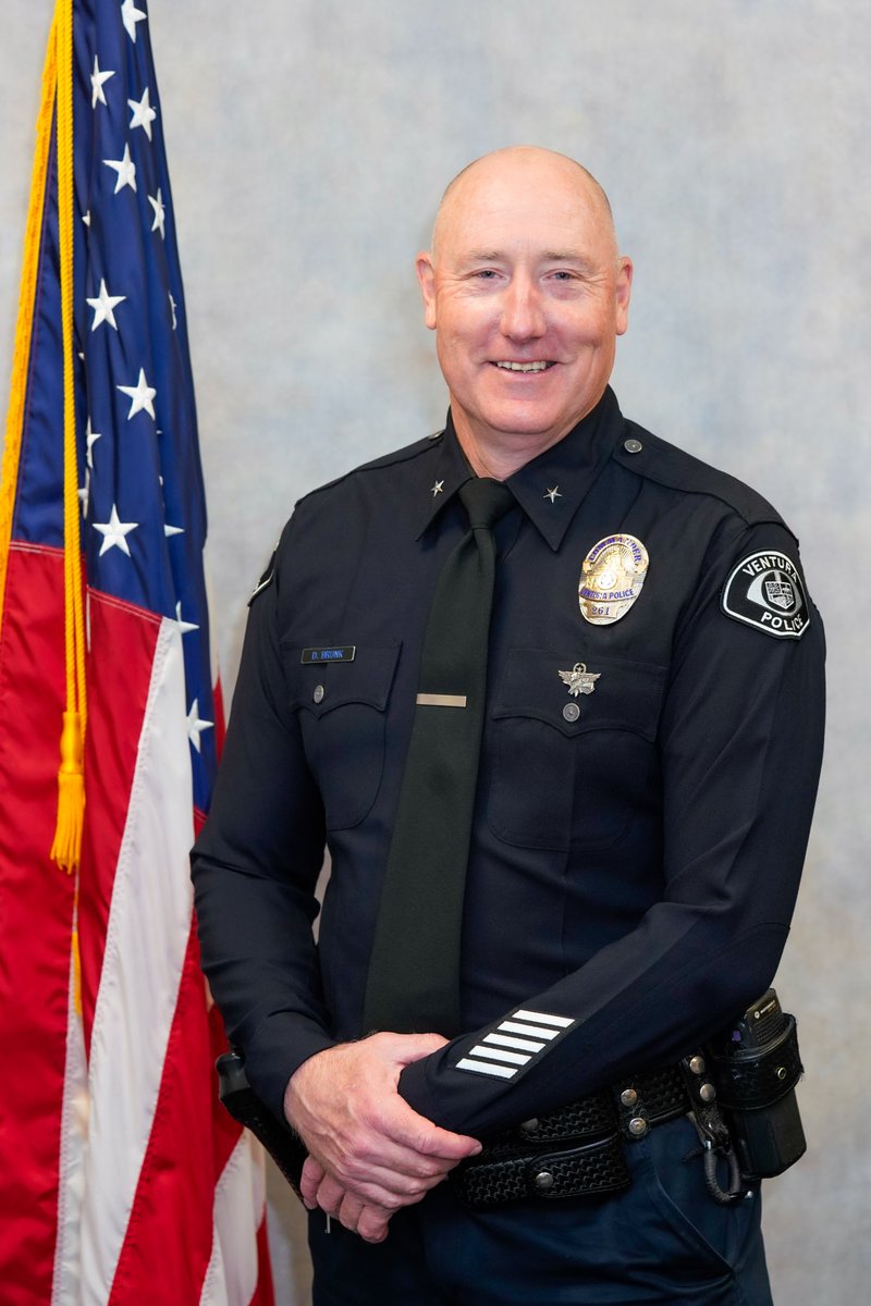 Ventura_PD's tweet photo. After 27 years of service, Commander Darrick Brunk enjoyed his last day at the Ventura PD💙Commander Brunk began his career w VPD in '95, promoting to Cpl in '01, Sgt in '10, &amp; Commander in '18. Thank you for your dedicated service to Ventura; enjoy your well deserved retirement! https://t.co/DhLTAe3OdR