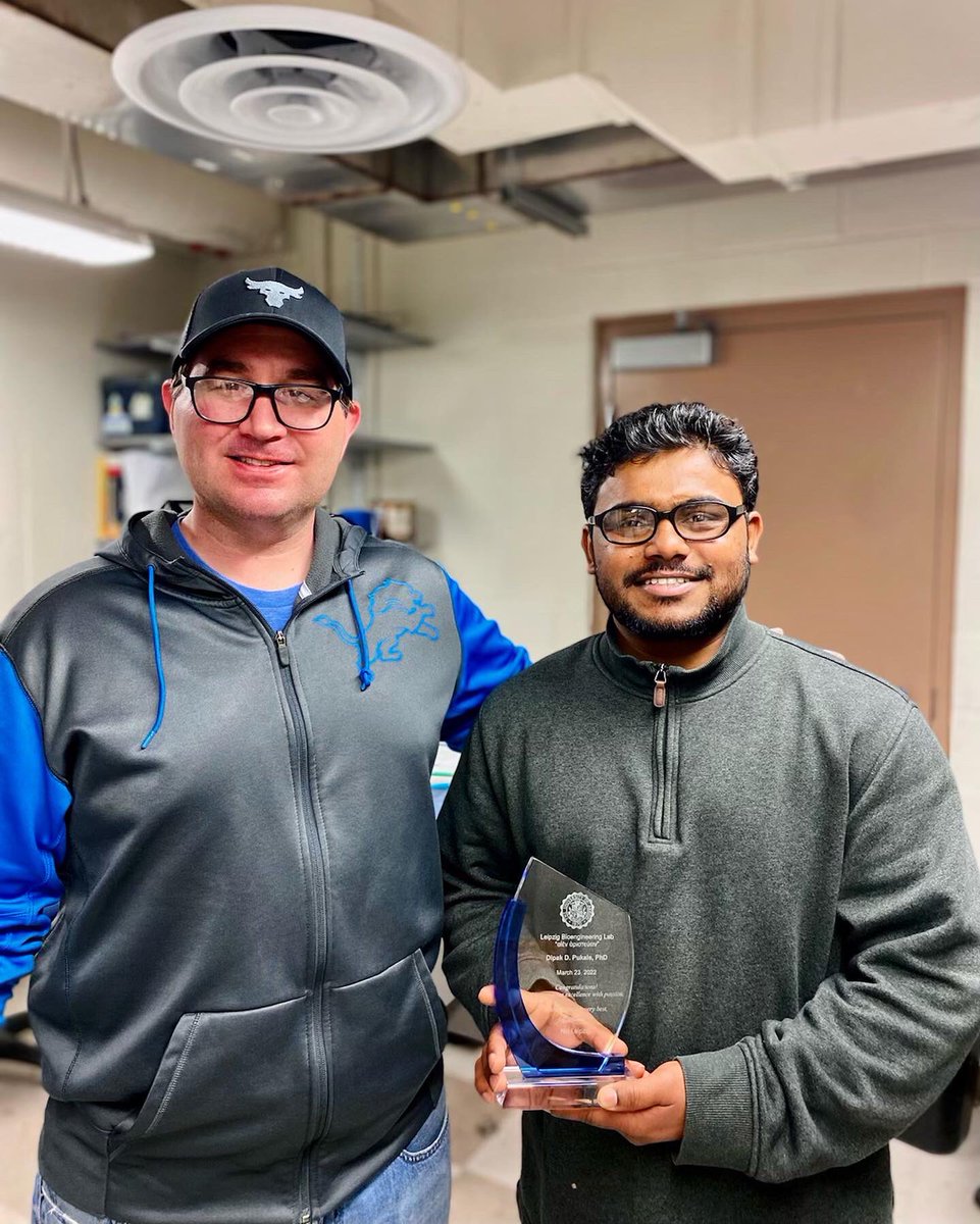 DipakPukale's tweet photo. Loved the gift by my very supportive advisor/mentor @ProfNicLeipzig, Thank you 🙏🏽😊
It was such a rich experience working in this wonderful lab with amazing people 😍😊 Load of mixed feelings!
#lastdayofschool #lastday #gradschool #phdlife @UAkron_Engr @uakron https://t.co/7GlxdW5Qcl