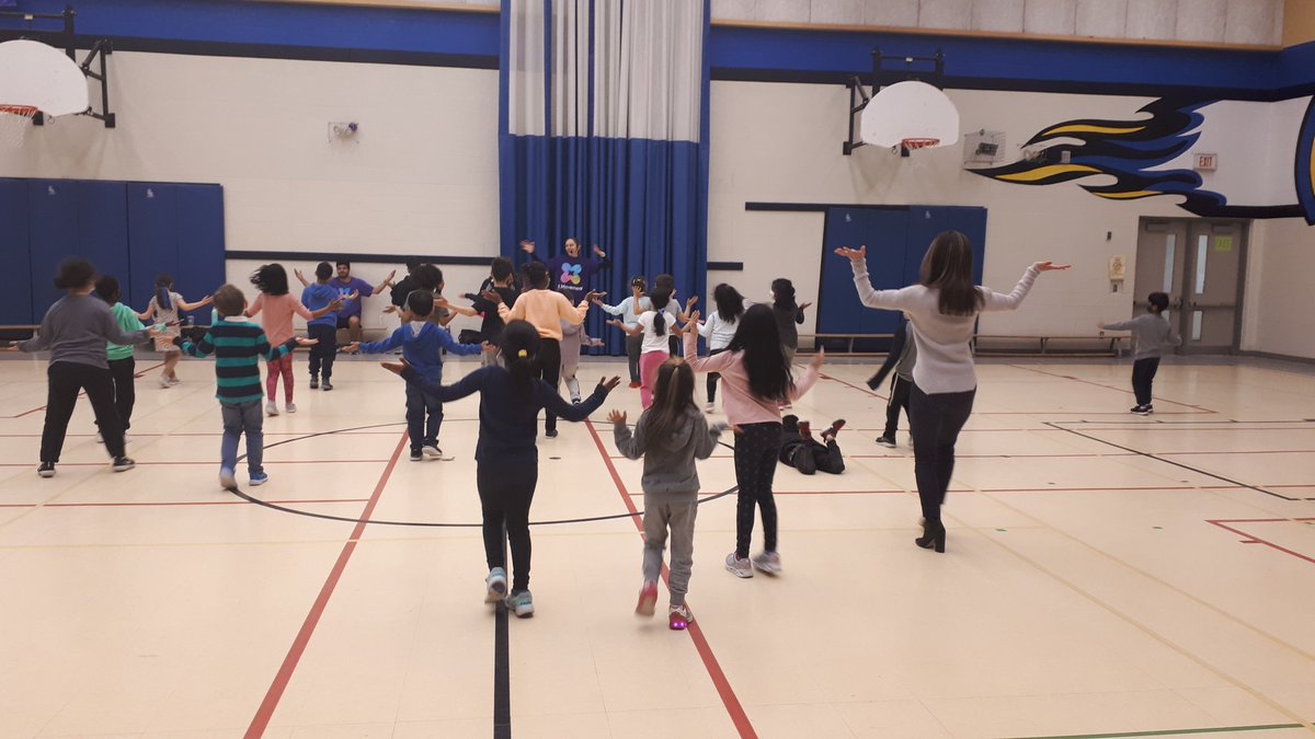 mrs_kitney's tweet image. So many great memories from #CEW2022 Love Day Dance, @XMovement_ , School-wide Bubbles
#EXCELclass @SebastianDPCDSB