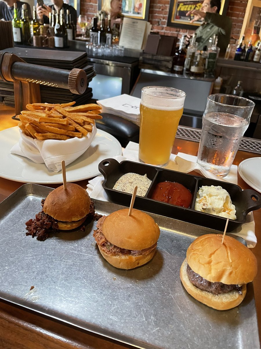 CoachHop's tweet photo. ๐๐บ๐๐๐ #happyhour #happyfriday #CowboyStar @EaterSanDiego @visitsandiego @eastvillagesd #sdbars #sdfood #sandiegobars #sandiegofood #fries #sliders ๐ https://t.co/f0F76xhJNW