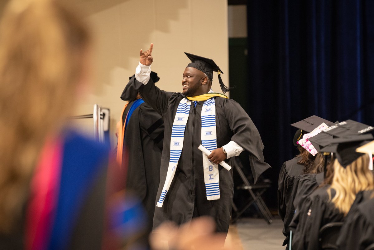 GeorgiaCollege's tweet photo. What a night!! Congratulations to all of our graduate candidates!

Join us tomorrow morning as we celebrate our undergraduate candidates. #georgiacollege #commencement #gcsu22 https://t.co/vIjbZsMt13