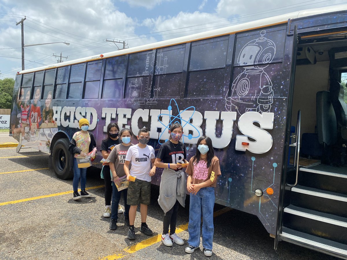VeroRodz7's tweet photo. Students enjoyed the #HCISDTECHBUS before next weekโs STAAR tests. Thank you so much @HcisdAce #pyp #AustinIB #HCISD https://t.co/wVgLsrNJNo