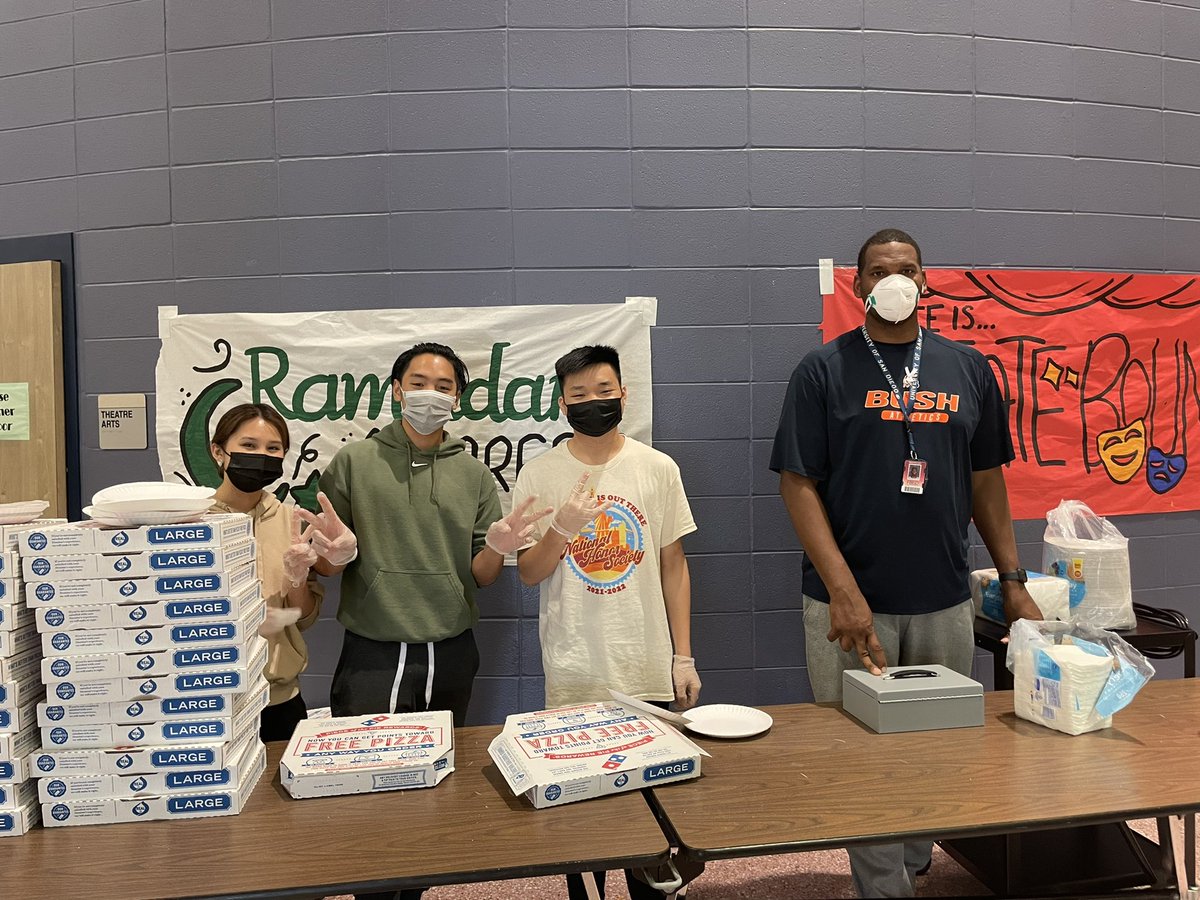 bushstuco's tweet photo. @bushclassof23 doing an amazing job at selling pizza during lunch today! Make sure you guys catch them in front of the black box for pizza Friday’s!! https://t.co/QD0EXqhfGx