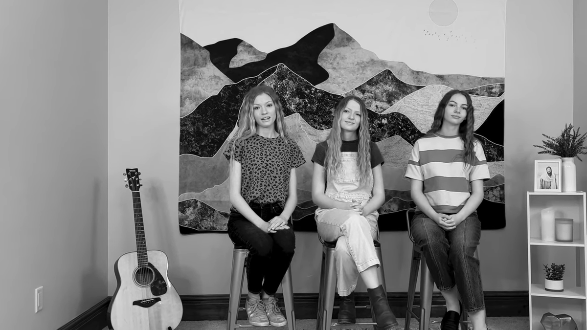 LDSMusicians1's tweet photo. Hinge Point performs a cover of "You Say" by Lauren Daigle. https://t.co/48FBqvBS9L #HingePoint #LaurenDaigle https://t.co/uZ7sRxseKC