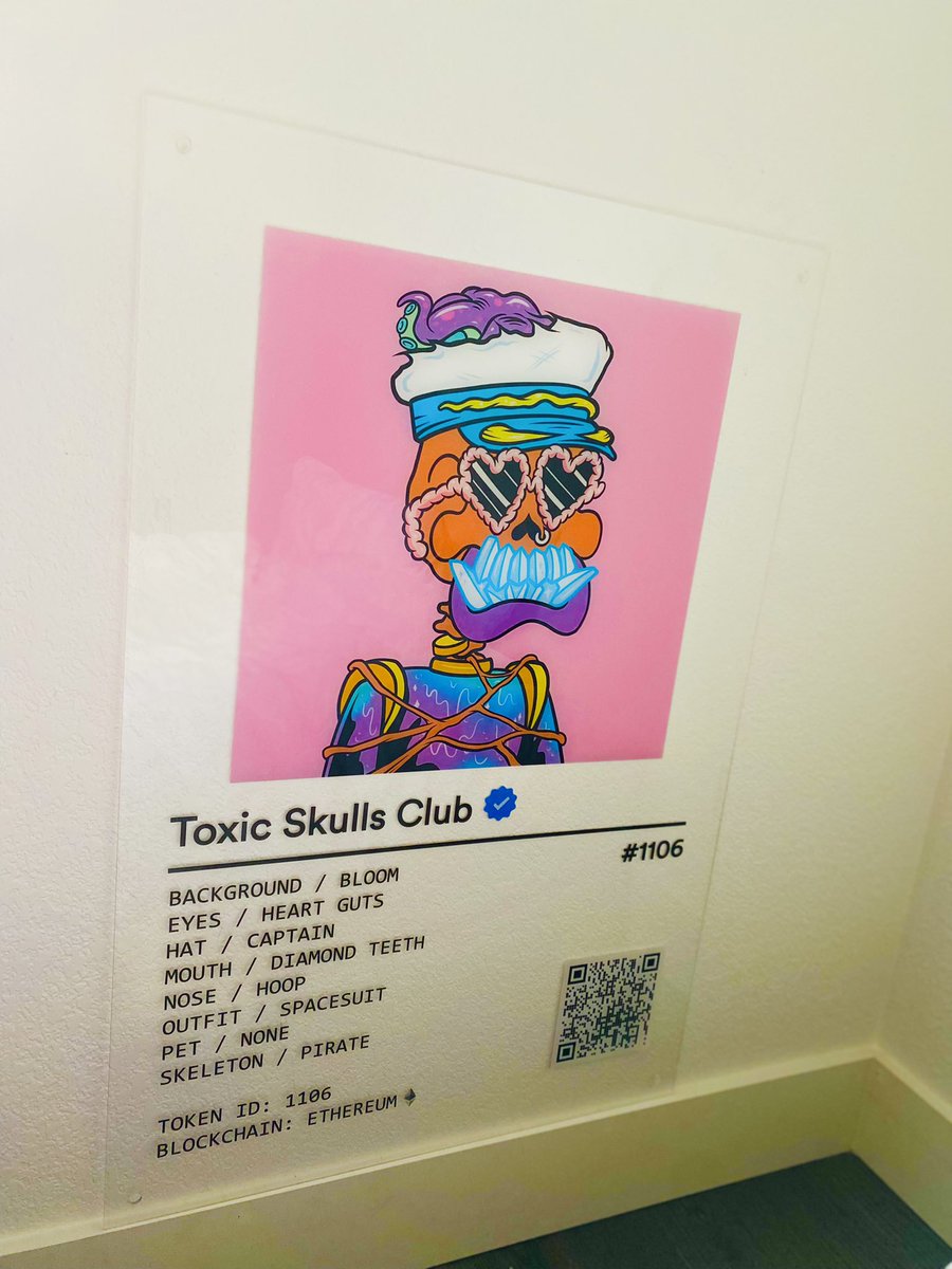 MaryCryptoQueen's tweet photo. My partner surprised me with this on Friday night @ToxicSkullsClub  💕♾☠️📈🚀… He’s setting the bar really high 😂💕🚀♾ and look at attention to detail .. it’s blue chip .. mind blown 🤯 #NFTGiveaway #NFTs #ToxicSkullsClub #TSC #ToxicSkulls #NFTCollection https://t.co/GIzfJVKpq0