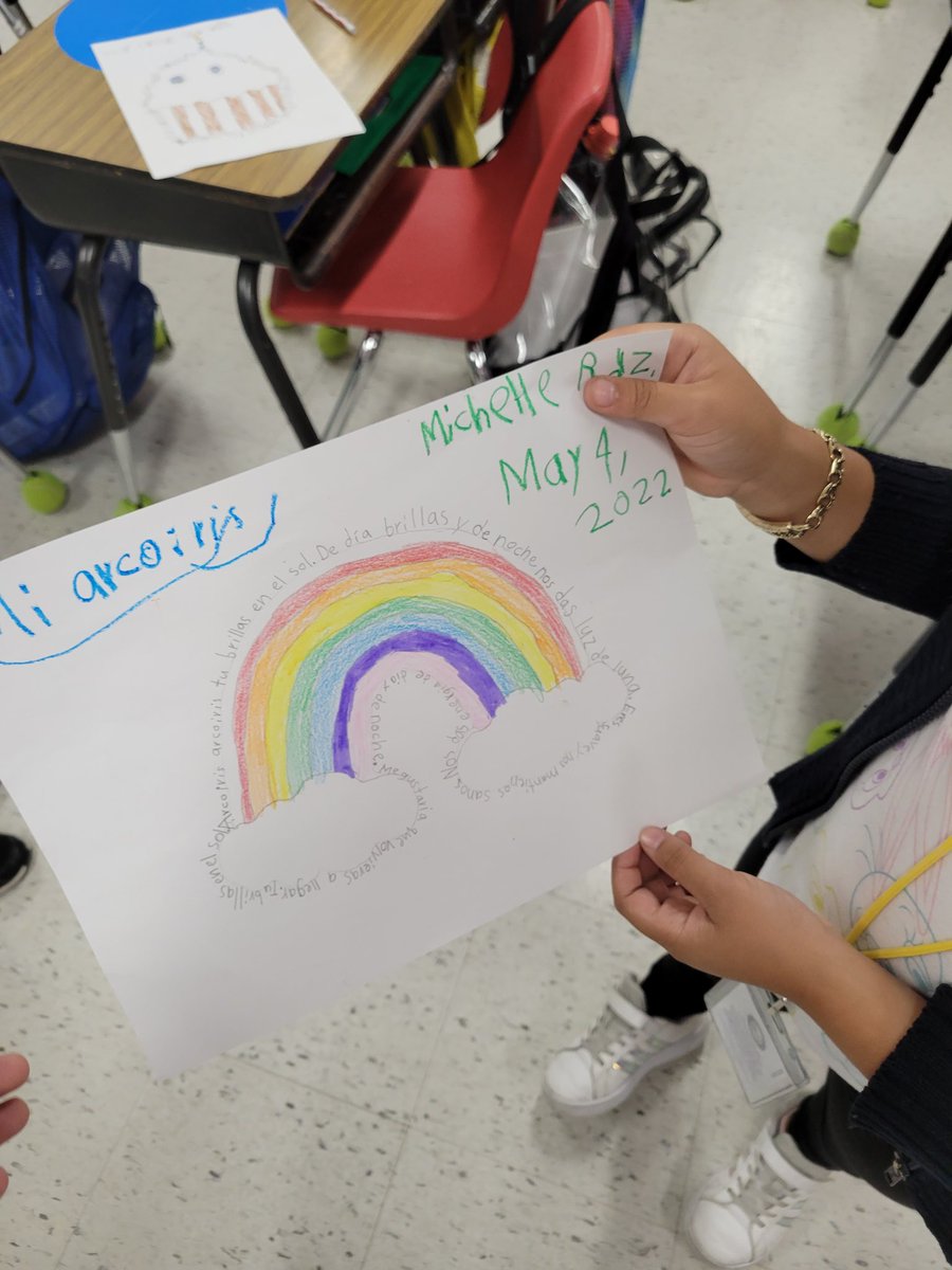 Jaleydapz's tweet photo. Creating shape poems! This was a hit the whole week. They even asked if this can be their friday assessment. Escribiendo Caligramas. 🍎📘✏ #poetry #poems #duallanguageclassroom #learning #makelearningfun #teach #teachertwitter #caligrama #TEACHers https://t.co/bKLgmaOsCY