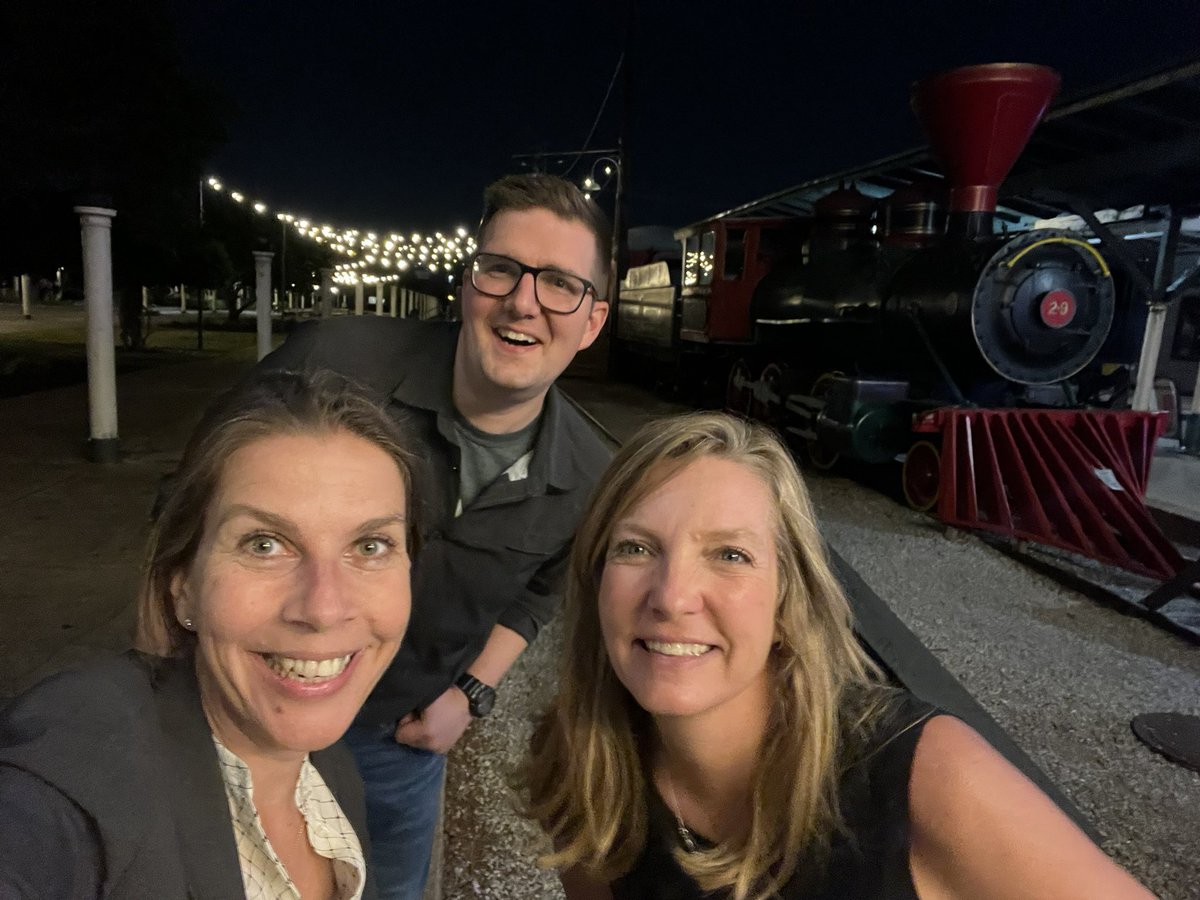 I love reimagining (middle) school & am smitten with the passionate educator in @hamcoschools. What a great group of passionate folks. Thank you @GrantLearns for bringing us here. Thanks @shellikai & @ThrivePS for another memorable trip! Let’s innovate #middleschool