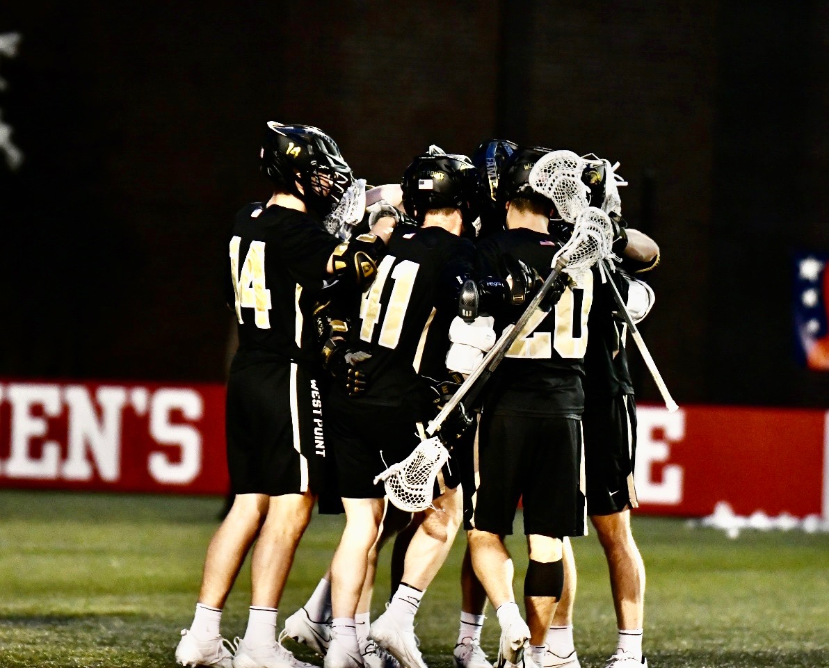 ArmyWP_MLax's tweet photo. All to play for in the 4️⃣th quarter 

⚔️9
🐶9

#GoArmy #FamilyToughnessTradition https://t.co/UYWb0M4mHY