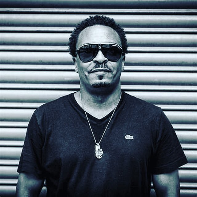 moderadiopod's tweet photo. Excited to feature a mix from @RoyDavisJr tonight on @moderadiopod. Tune in and hear the house goodness. Only on @WXNAfm 101.5/wxnafm.org. 12-2 am https://t.co/F9iGZKEH51