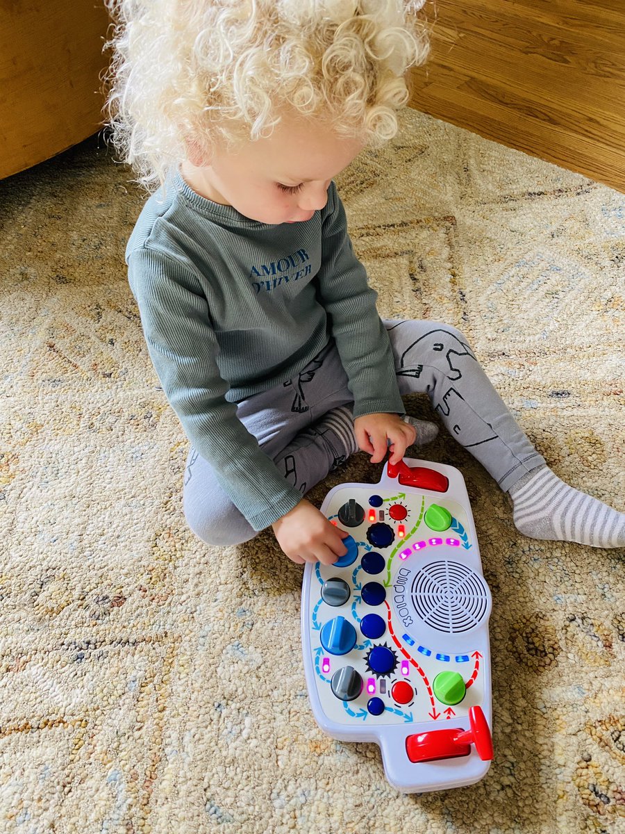 noiseshapes's tweet photo. Rainy day synth exportation with the kiddo https://t.co/VYC5pqvv1Y