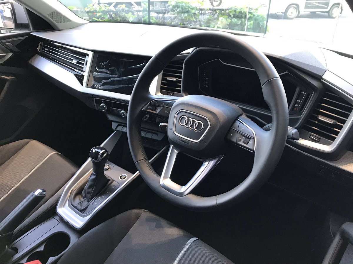 AudiSetagaya's tweet photo. ☆限定車のお知らせ☆
[Audi A1 citycarver]

・アローグレー
・全長405、全幅175、全高148
・FWD

ショールームにて展示しております🚘
※残り数台となりました！

皆様のご来店お待ちしております😌✨ https://t.co/iwqMnOeMwv
