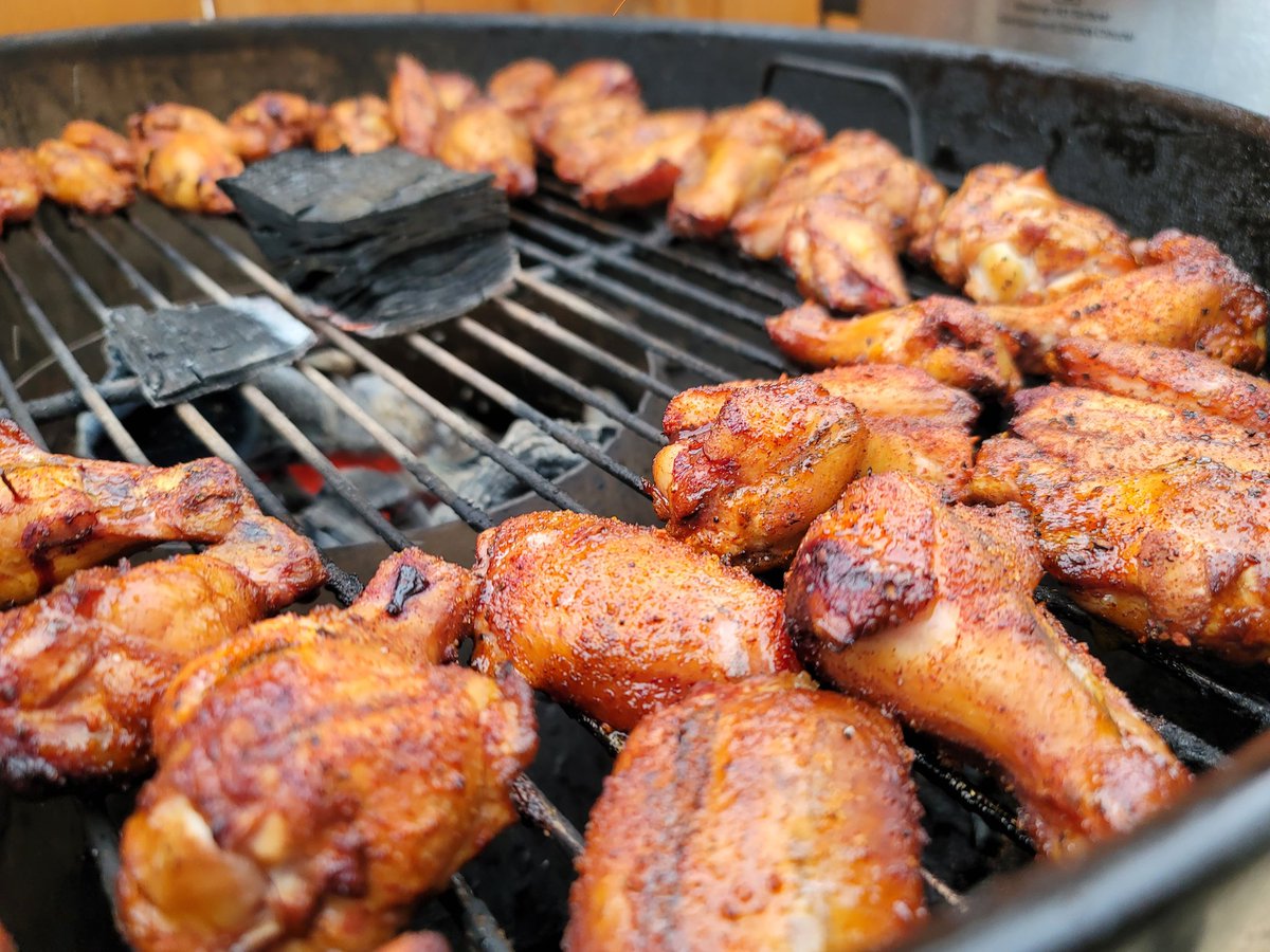 You can't beat wings on the kettle with the vortex and a chubk of hickory!! 
#bbqlife #Weber