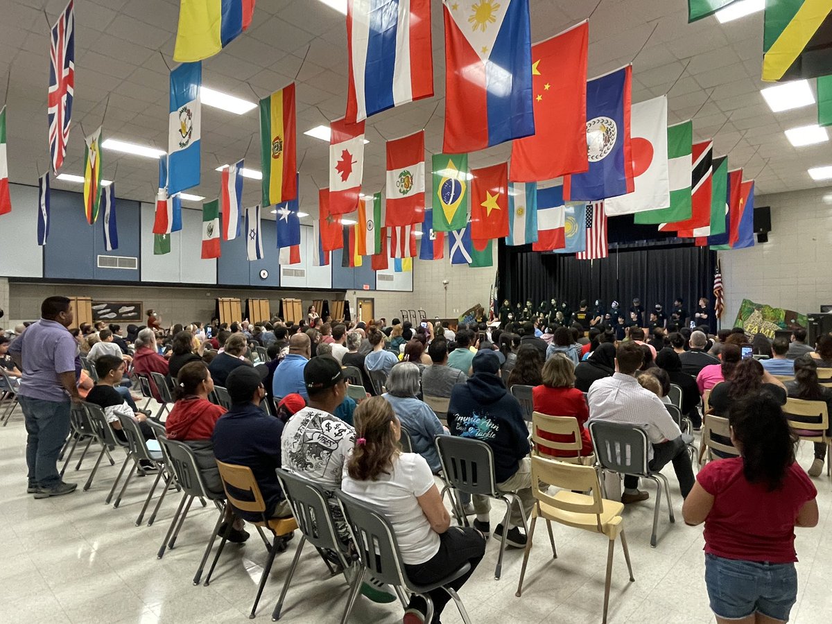 Our fifth grade chorus and third grade music students invited their families back to @SterlingElem for a wonderful night of singing, ukelele, and drum playing! @mrsscarboro @hedlund_ross