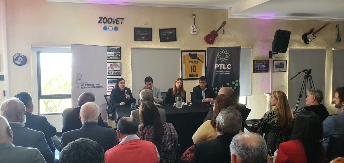 BaimaMarina's tweet photo. 1° Encuentro de Red de Parques y Polos del país 🇦🇷 #RedPPAr
11 parques y polos reunidos en un lugar que celebra 20 años en nuestro ecosistema, estimulando y conectando a las EBTs innovadoras: el @PTLCSAPEM en el predio del @CONICETDialoga. https://t.co/N8YxK9eER8