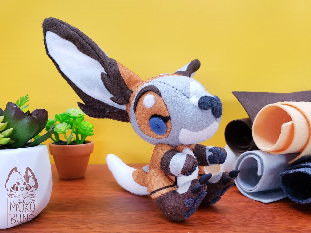 mokobuns's tweet photo. I love how big the ears are on this cute little roo X3 I also learned just how the bottom of their feet truly look and I gotta say, I had no idea they were shaped that way XD thank you so much @violetance for always supporting me!

#commissions #plush #sewing #furry https://t.co/TgGjiZD0LY