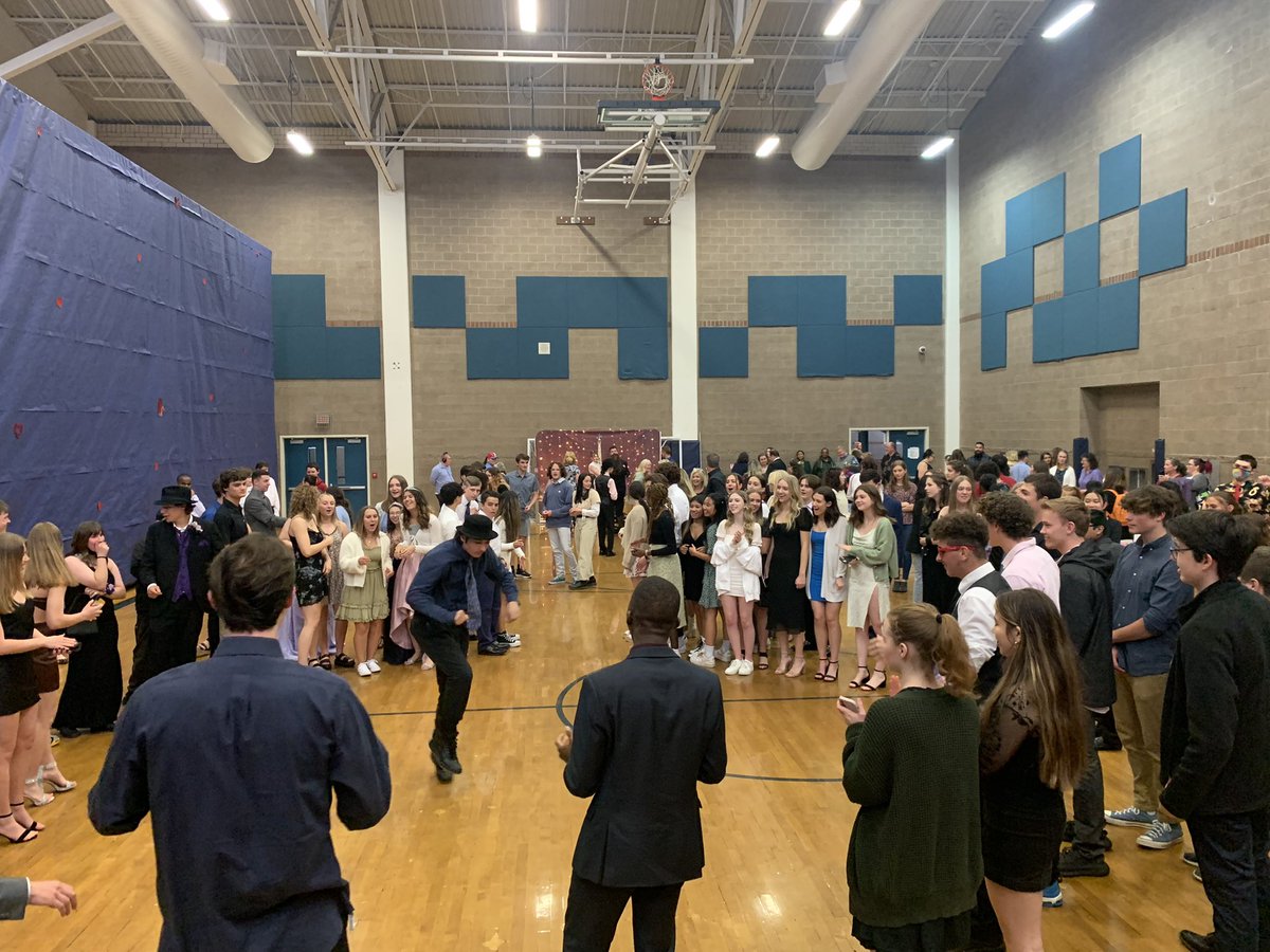 SkyviewAthletic's tweet photo. VPS LS Prom Rocking tonight here at SHS! #SHSTogether #VPSSuccess https://t.co/ptFscXITMO
