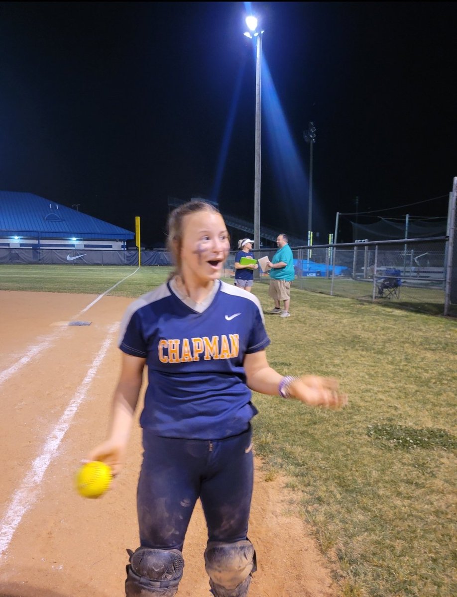 tidd_jeff_74's tweet photo. @AbbyGossett1 @WhitleySophie10 @ChapmanSoftbal1 @CHS_AthlDept @WhitleySophie10 that "first one" feeling!
Gotcha mane!! #gapplebees #2/$20 #3rdstop https://t.co/0s0mNct2Fm