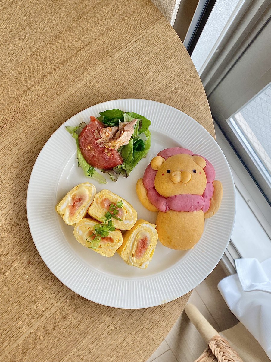pancakemonster0's tweet photo. とある日の朝ごはん🦁🥐 https://t.co/XWDZH7RudV