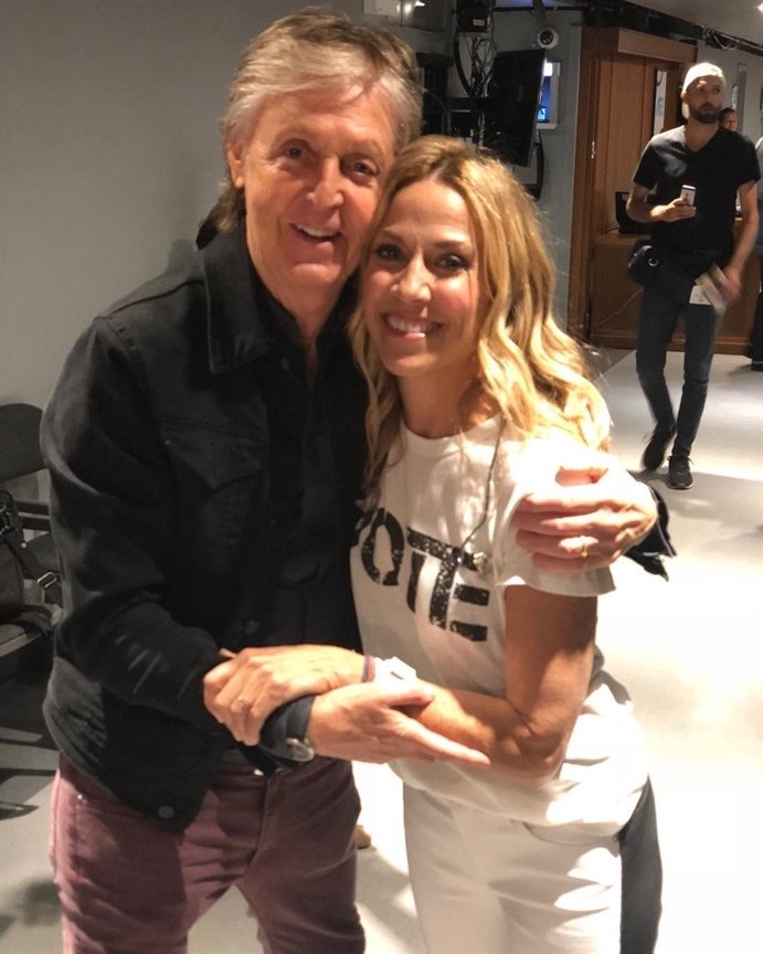carlosgvizcaino's tweet photo. Two to Rock
#PaulMcCartney  #SherylCrow https://t.co/NY7i3h7LXu