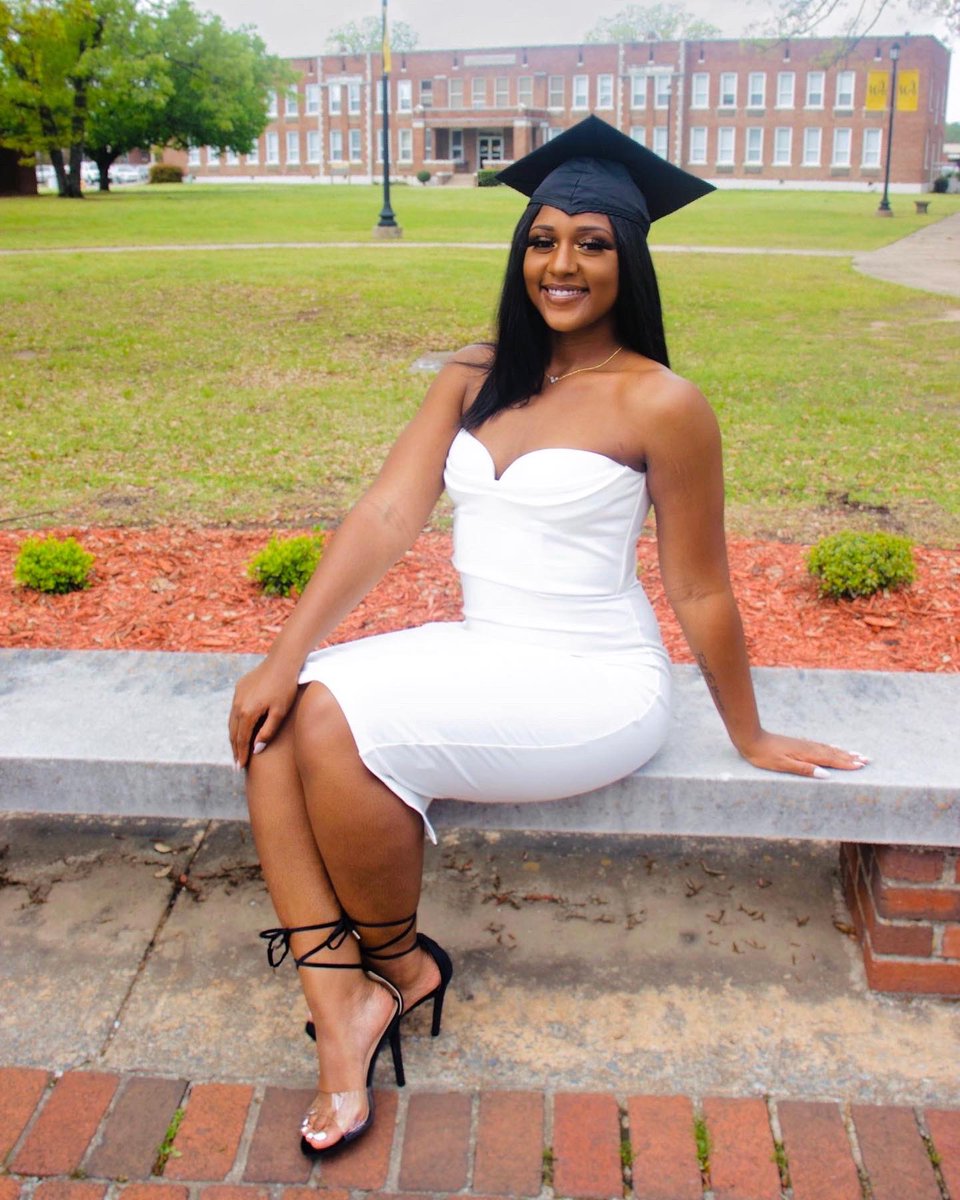 worldsxfinest's tweet photo. Tomorrow I will be graduating from THEE University of Arkansas at Pine Bluff with my Bachelors of Science in Industrial Technology Management and Applied Engineering 🥹💛🎓 It’s been a long road but worth every minute &amp; I cannot wait to see what the future holds💋 https://t.co/LBeVB2jSMa