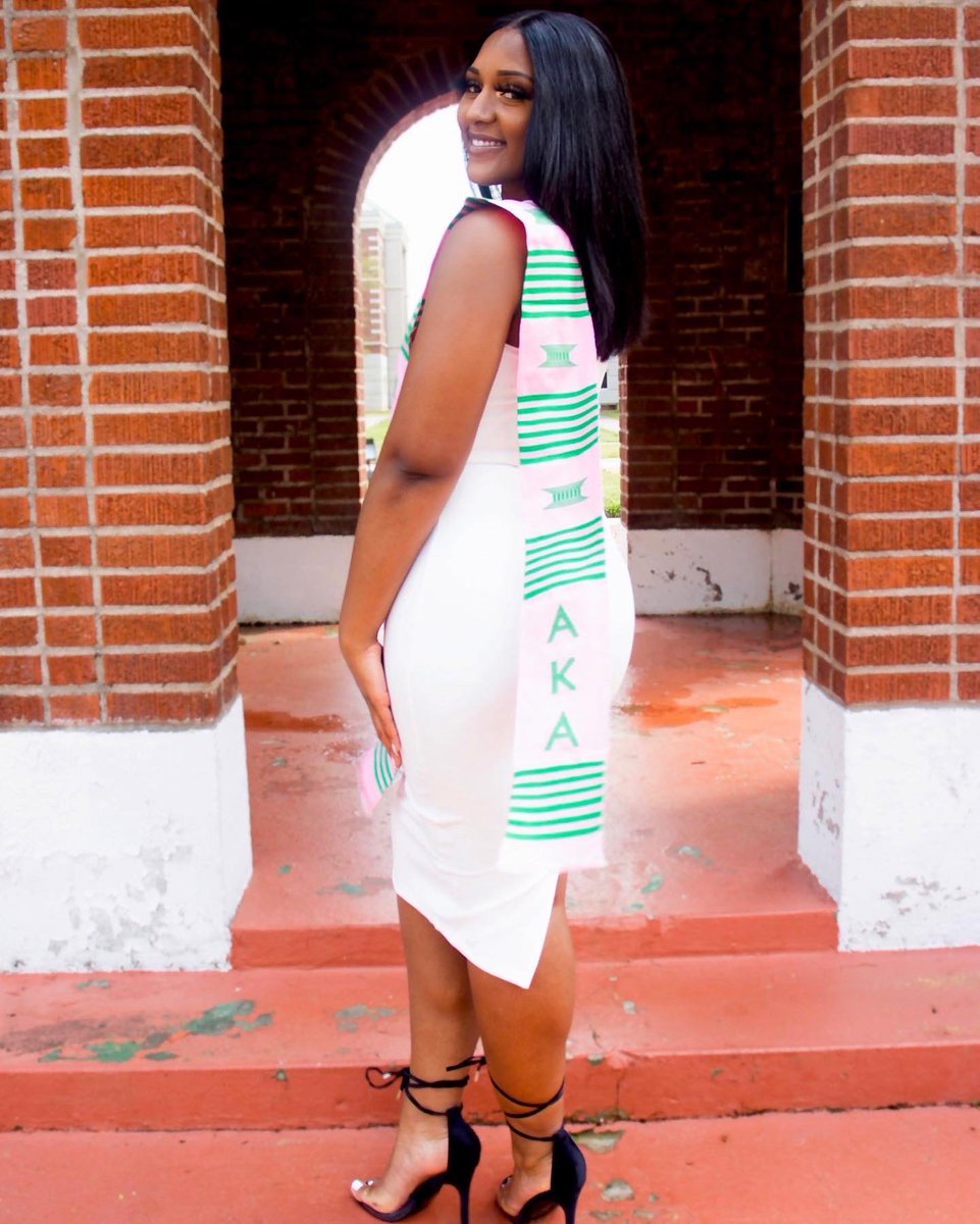 worldsxfinest's tweet photo. Tomorrow I will be graduating from THEE University of Arkansas at Pine Bluff with my Bachelors of Science in Industrial Technology Management and Applied Engineering 🥹💛🎓 It’s been a long road but worth every minute &amp; I cannot wait to see what the future holds💋 https://t.co/LBeVB2jSMa