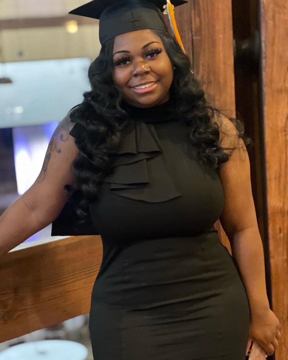 prettycoca_doll's tweet photo. Nurse Graduate ❤️🎓🩺👩🏾‍🎓 https://t.co/X2OmN0YwLR