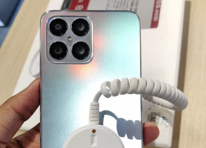 The14News's tweet photo. The real-life photos of iPhone 14 Pro Max have been leaked #iPhone14ProMax, #realLifePhotos, #iPhone14News
Thanks pic from @DebotraD
https://t.co/XAsSwAFwPV https://t.co/emqDRzj8dY