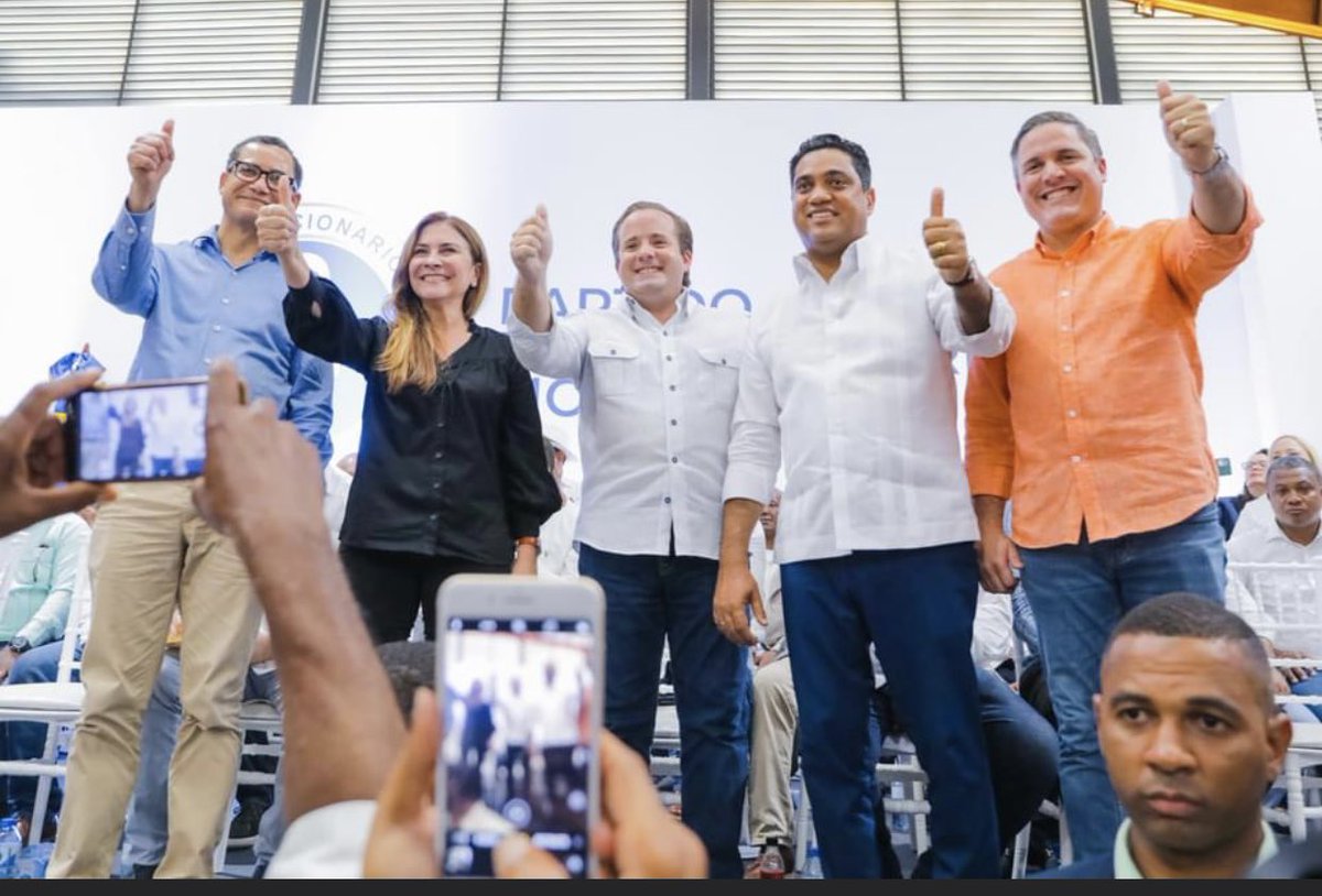 RafelitoGaro's tweet photo. La plancha que garantiza la unidad de nuestro partido @PRM_Oficial rumbo al 24 con el compañero @luisabinader. Por la continuidad del cambio, contamos con ustedes @EddyOlivares14 @JosePaliza @CarolinaMejiaG @jeanluisrj @kelvinalcalde https://t.co/msdAp0LBiR