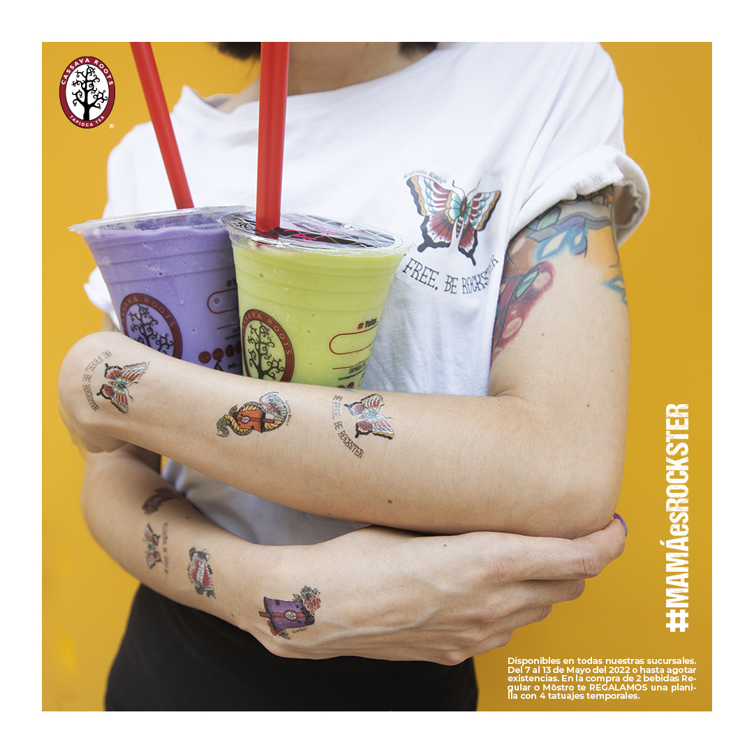 CassavaRoots's tweet photo. Sabemos que tu mamá es la más #Rockster😎 de todas, invítale un Cassavita y llévate GRATIS* una planilla de 4 tatuajes temporales❤️‍🔥 
. . .
*En la compra de dos bebidas, pueden ser Regular o Möstro #MamáRockster #SoyHijoDeUnaRockster https://t.co/eI6K6uueuO