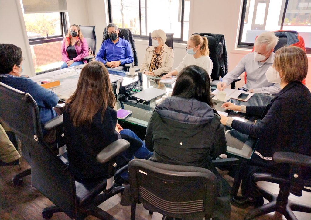 👷🏼‍♀️ Para asesoría diseño obras Plan Maestro río #Valdiviacl seremi <a href="/MOPdeLosRios/">Mop Los Ríos</a> Nuvia Peralta y directores #PlaneamientoMOP Daniel Bifani y <a href="/TrigoPavez/">Ricardo Trigo Pavez</a>  de #ObrasPortuariasMOP se reúnen con consul <a href="/PaisesbajosO/">PaisesBajos_Oficial</a> Charlotte Lovengreen, <a href="/ActivaValdivia/">Activa Valdivia - Consorcio Valdivia Sustentable</a> y seremi @Mindep <a href="/ReneAntio/">Rene Antio</a> ⚓