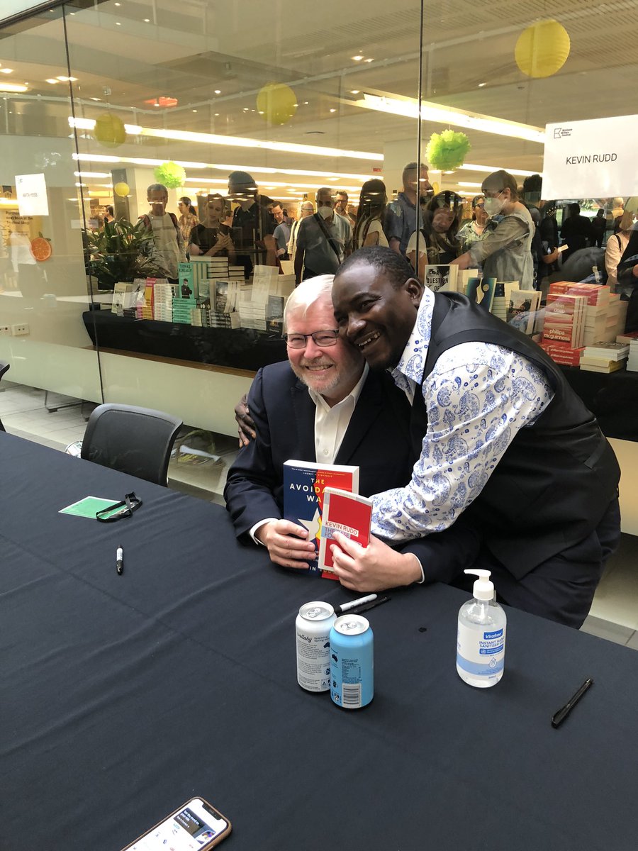 Vanrad19's tweet photo. Mega signing line for @MrKRudd at @BrisWritersFest! #TheAvoidableWar @HachetteAus still going 45 minutes after the event! #greatbooksmakeyouthink #knowledgeispower https://t.co/eDvYztCdfm