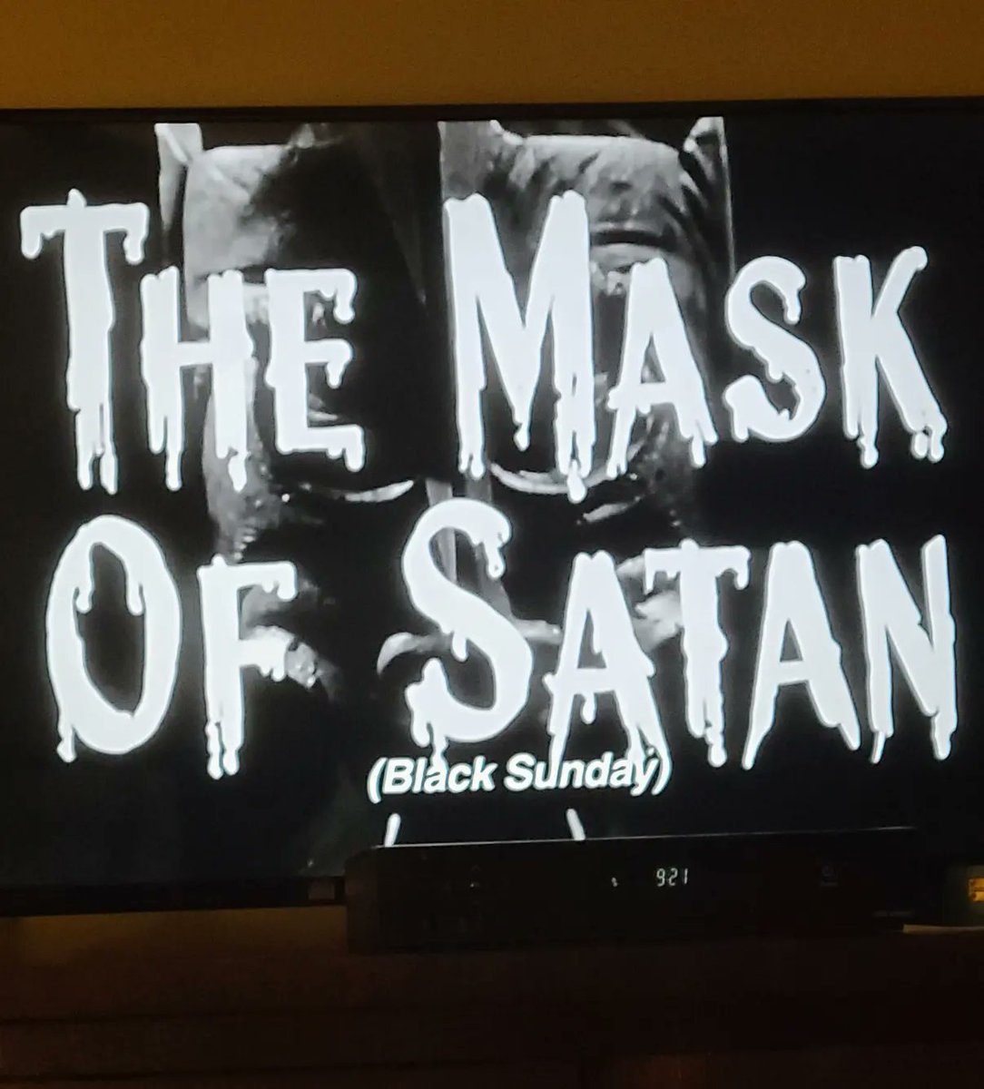 Joy2D2's tweet photo. When my husband heard that I had never watched #theLastDrivein growing up he was stunned. He took me from knowing nothing about it to singing the theme song with him every Friday. β€ him & β€οΈ the show. This week is Black Sunday.
#joebobslastdriveinshow https://t.co/1ElidDhgZP