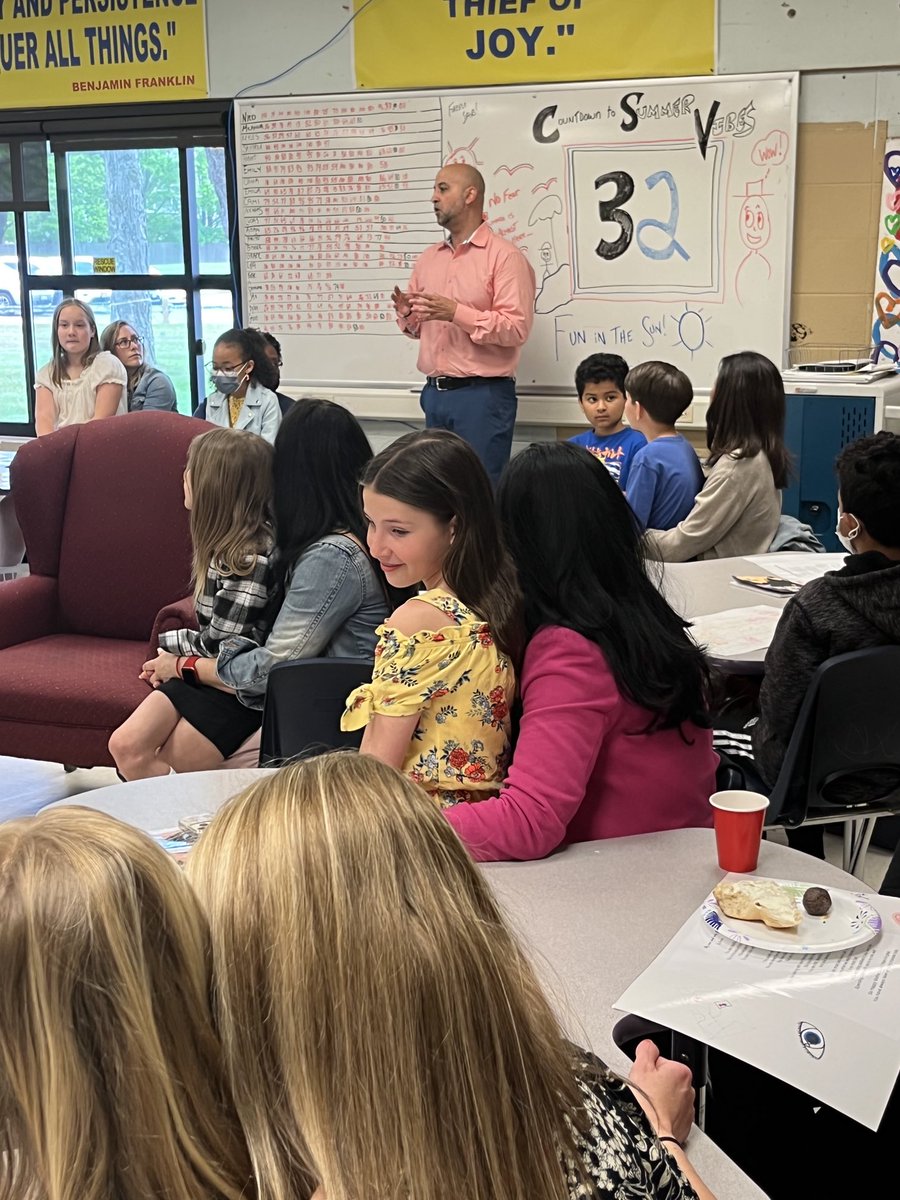 TJL_Elementary's tweet photo. Mr. Mercurio's students
hosted their moms for a
Mother's Day
Celebration. Students
wrote beautiful poems
honoring their mothers.
Everyone shed tears! #OneH Family @HarborfieldsCSD https://t.co/QSqxqRNha6
