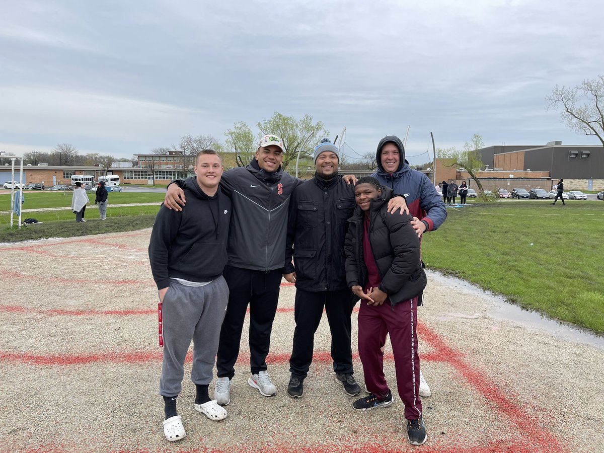Great to have the crew together to support <a href="/WBHSGirlsTF/">Willowbrook Girls Track</a>  #WBFootball #WBThrowers <a href="/Enriquecruzz1/">Enrique Cruz Jr</a>