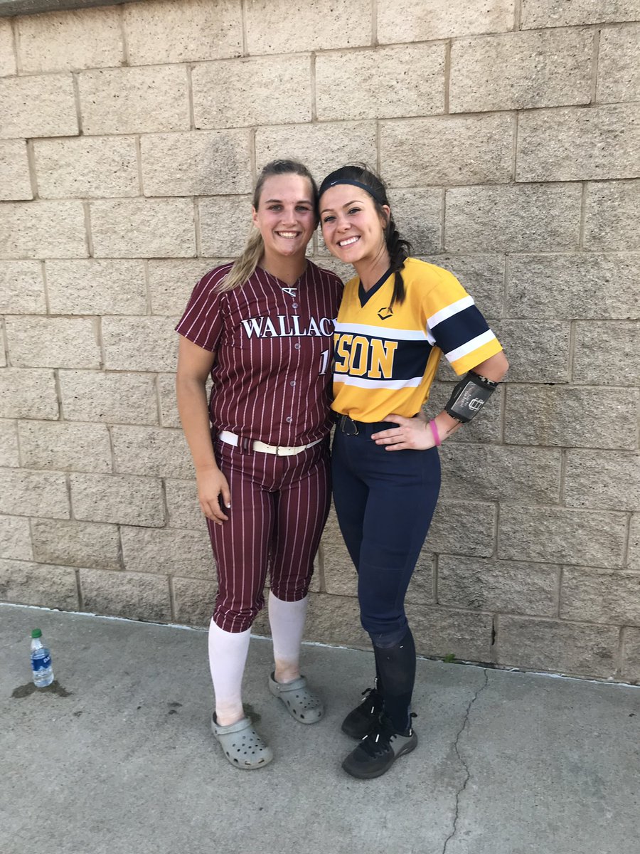 eagles_mz's tweet photo. Former Lady Eagle standouts @aghennesy21 and @akin_jacey competing at the next level. #EagleStrong #carrythebanner #twodimes https://t.co/nbQrCGkrrO